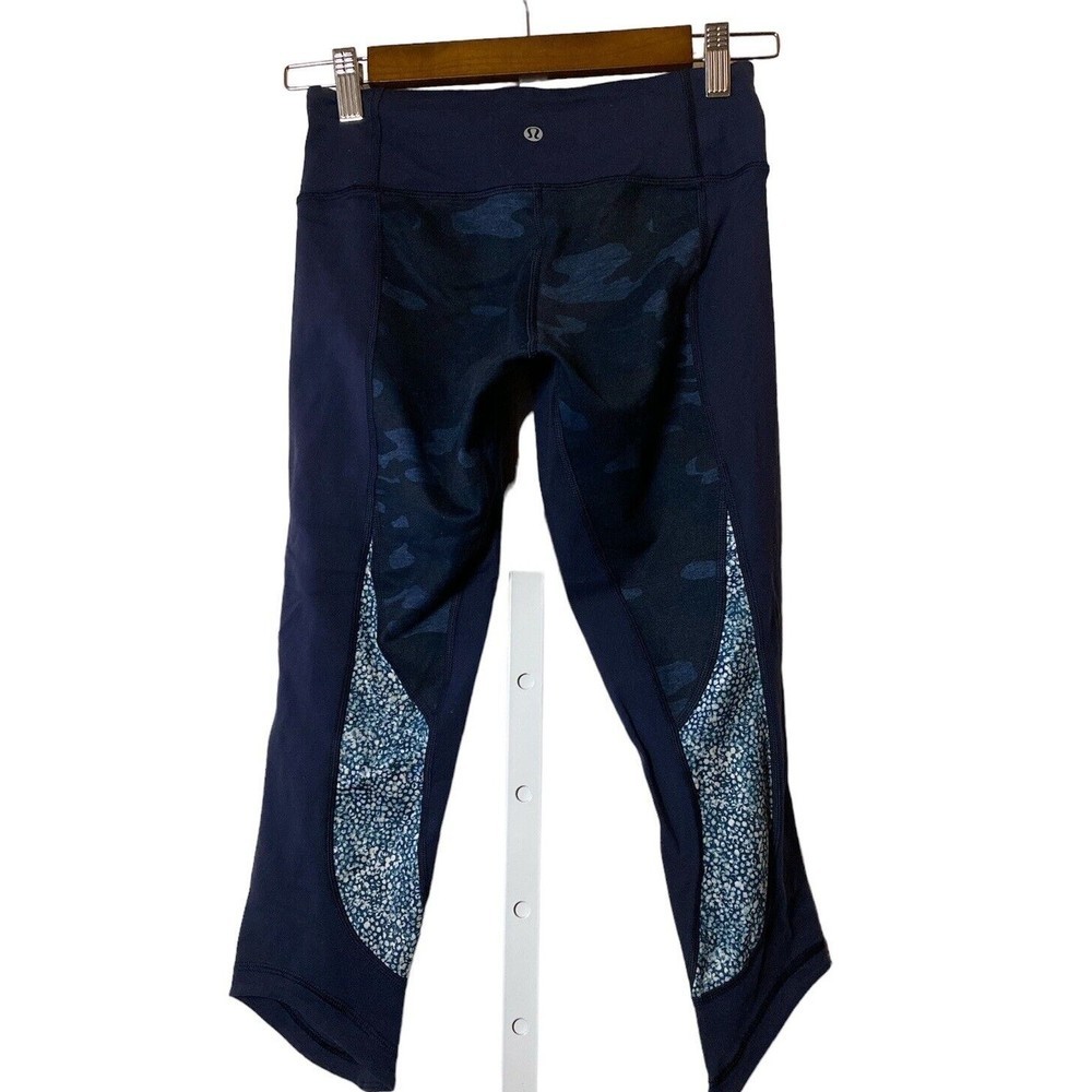 Lululemon size 4 Wunder Under Crop Camo / Pebble Print $72 - Picture 2 of 5
